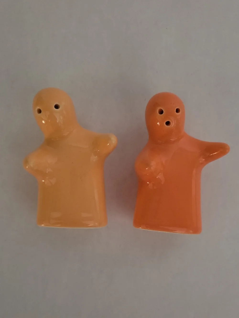 Vintage Hugging Glossy Ceramic Ghosts Salt & Pepper Shakers Pair - Orange Duo